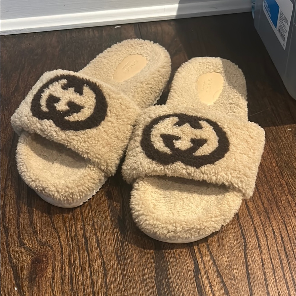 Gucci Shearling Logo Slide Sandals in Cream and Brown